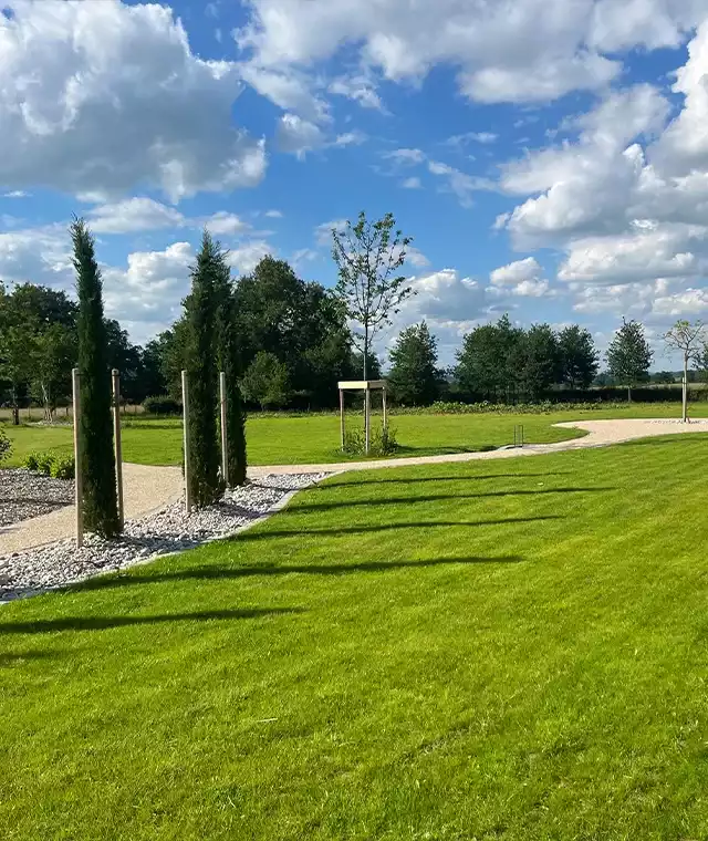 Extérieur et jardins du lieu de réception La Grange aux Camélias près de Roanne (42)